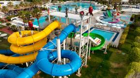 MIRACLE RESORT Pools & Beach